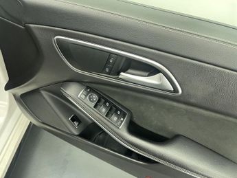 MERCEDES-BENZ CLA 2.1 CLA200d WhiteArt Shooting Brake 5dr Diesel 7G-DCT Euro 6 (s/