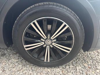 VOLKSWAGEN TIGUAN 2.0 TDI SE Navigation SUV 5dr Diesel Manual Euro 6 (s/s) (150 ps