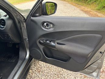 NISSAN JUKE 1.6 N-Connecta SUV 5dr Petrol XTRON Euro 6 (117 ps)
