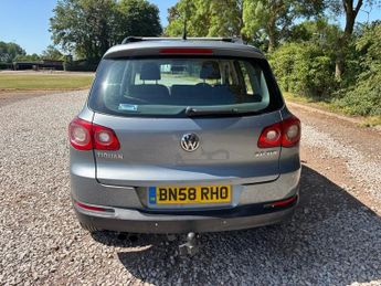 VOLKSWAGEN TIGUAN 2.0 TDI S SUV 5dr Diesel Auto 4WD Euro 4 (140 ps)