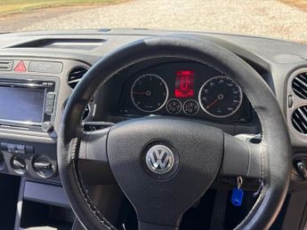 VOLKSWAGEN TIGUAN 2.0 TDI S SUV 5dr Diesel Auto 4WD Euro 4 (140 ps)