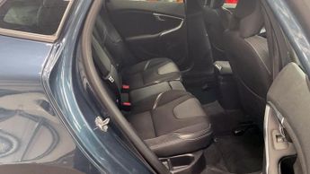 VOLVO V40 2.0 T3 Momentum Nav Plus Hatchback 5dr Petrol Manual Euro 6 (s/s
