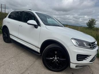 Volkswagen Touareg 3.0 TDI V6 BlueMotion Tech R-Line SUV 5dr Diesel Tiptronic 4WD E