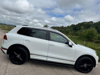 VOLKSWAGEN TOUAREG 3.0 TDI V6 BlueMotion Tech R-Line SUV 5dr Diesel Tiptronic 4WD E