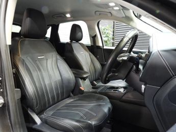 FORD KUGA 2.5 Duratec 14.4kWh Vignale SUV 5dr Petrol Plug-in Hybrid CVT Eu