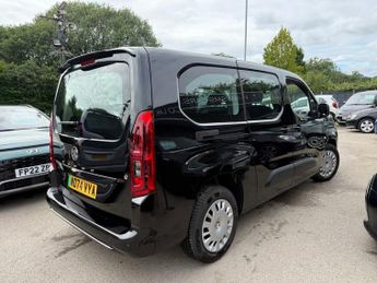 VAUXHALL Combo Life Electric 52kWh Design XL MPV 5dr Electric Auto (7.4kW Charger) (136 ps)