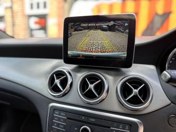 MERCEDES-BENZ GLA 2.1 GLA220d AMG Line (Premium Plus) SUV 5dr Diesel 7G-DCT 4MATIC