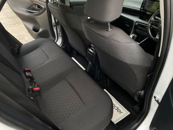 TOYOTA YARIS 1.5 VVT-h Design Hatchback 5dr Petrol Hybrid E-CVT Euro 6 (s/s) 