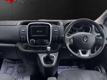 RENAULT TRAFIC 2.0 dCi ENERGY 28 SpaceClass Minibus Double Cab 5dr Diesel EDC S