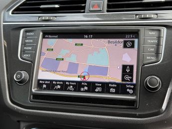 VOLKSWAGEN TIGUAN 2.0 TDI BlueMotion Tech SE Navigation SUV 5dr Diesel DSG 4Motion