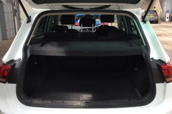 VOLKSWAGEN TIGUAN 2.0 TDI BlueMotion Tech SE Navigation SUV 5dr Diesel DSG 4Motion