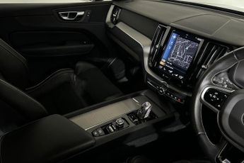 VOLVO XC60 2.0h T8 Twin Engine 10.4kWh R-Design SUV 5dr Petrol Plug-in Hybr