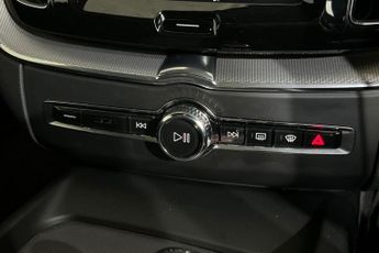 VOLVO XC60 2.0h T8 Twin Engine 10.4kWh R-Design SUV 5dr Petrol Plug-in Hybr