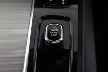 VOLVO XC60 2.0 B5 MHEV Plus Auto AWD Euro 6 (s/s) 5dr