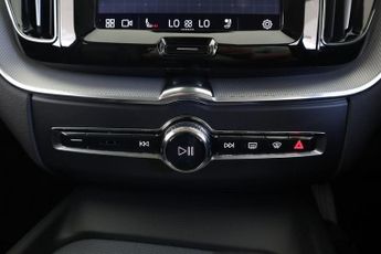 VOLVO XC60 2.0 B5 MHEV Plus Auto AWD Euro 6 (s/s) 5dr