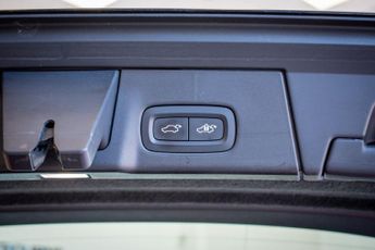 VOLVO V90 2.0 D4 Inscription Estate 5dr Diesel Auto Euro 6 (s/s) (190 ps)