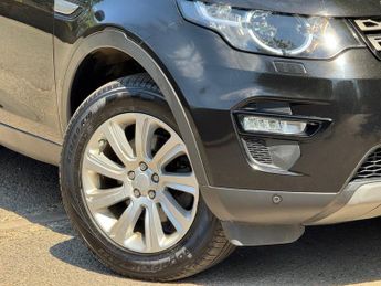 LAND ROVER DISCOVERY SPORT 2.0 TD4 SE Tech SUV 5dr Diesel Auto 4WD Euro 6 (s/s) (180 ps)