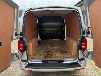 VOLKSWAGEN TRANSPORTER 2.0 BiTDI T30 BlueMotion Tech Highline Panel Van 5dr Diesel DSG 