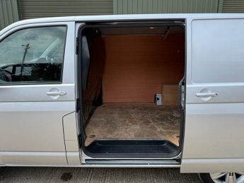 VOLKSWAGEN TRANSPORTER 2.0 BiTDI T30 BlueMotion Tech Highline Panel Van 5dr Diesel DSG