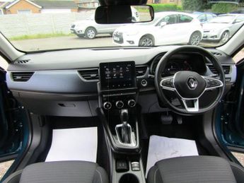 RENAULT ARKANA 1.6 E-TECH Iconic SUV 5dr Petrol Hybrid Automatic 2WD Euro 6 (s/