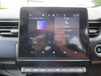RENAULT ARKANA 1.6 E-TECH Iconic SUV 5dr Petrol Hybrid Automatic 2WD Euro 6 (s/