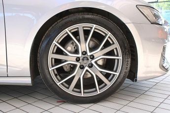 AUDI A6 AVANT 2.0 TDI 40 Black Edition Estate 5dr Diesel S Tronic quattro Euro