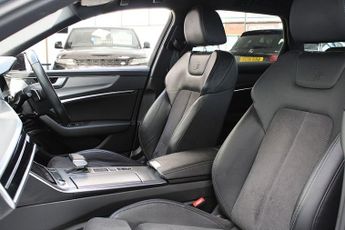 AUDI A6 AVANT 2.0 TDI 40 Black Edition Estate 5dr Diesel S Tronic quattro Euro