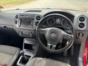 VOLKSWAGEN TIGUAN 2.0 TDI BlueMotion Tech SE SUV 5dr Diesel Manual 2WD Euro 5 (s/s