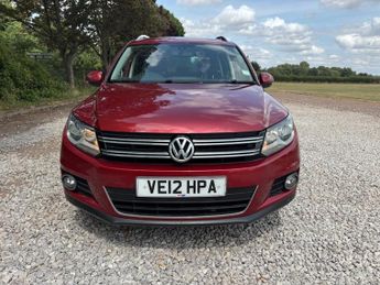VOLKSWAGEN TIGUAN 2.0 TDI BlueMotion Tech SE SUV 5dr Diesel Manual 2WD Euro 5 (s/s
