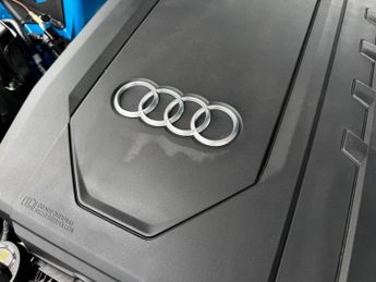 AUDI A4 2.0 TFSI 35 Black Edition Saloon 4dr Petrol S Tronic Euro 6 (s/s