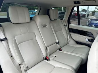 LAND ROVER RANGE ROVER 3.0 SD V6 Vogue SUV 5dr Diesel Auto 4WD Euro 6 (s/s) (275 ps)