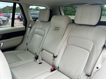 LAND ROVER RANGE ROVER 3.0 SD V6 Vogue SUV 5dr Diesel Auto 4WD Euro 6 (s/s) (275 ps)