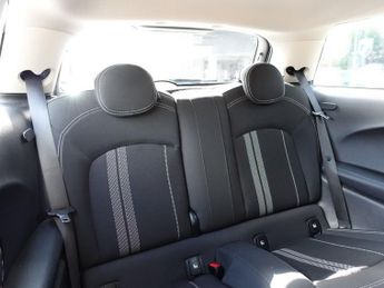 MINI Electric Hatch Cooper SE 32.6kWh Level 1 Hatchback 3dr Electric Auto (184 ps)