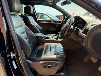 VOLKSWAGEN TOUAREG 3.0 TDI V6 BlueMotion Tech R-Line Plus SUV 5dr Diesel Tiptronic 