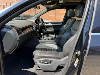 VOLKSWAGEN TOUAREG 3.0 TDI V6 BlueMotion Tech R-Line Plus SUV 5dr Diesel Tiptronic 