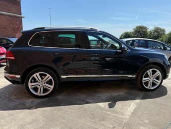 VOLKSWAGEN TOUAREG 3.0 TDI V6 BlueMotion Tech R-Line Plus SUV 5dr Diesel Tiptronic 