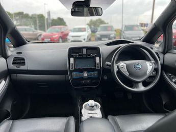 NISSAN LEAF 30kWh Tekna Hatchback 5dr Electric Auto (109 bhp)