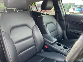 MERCEDES-BENZ GLA 2.1 GLA220d Sport (Executive) SUV 5dr Diesel 7G-DCT 4MATIC Euro 