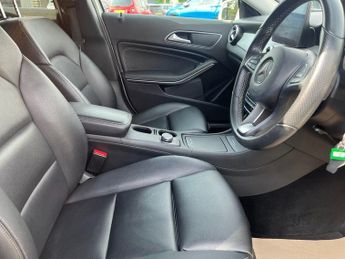MERCEDES-BENZ GLA 2.1 GLA220d Sport (Executive) SUV 5dr Diesel 7G-DCT 4MATIC Euro 