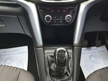 VAUXHALL ZAFIRA TOURER 1.4i Turbo Exclusiv MPV 5dr Petrol Manual Euro 6 (140 ps)