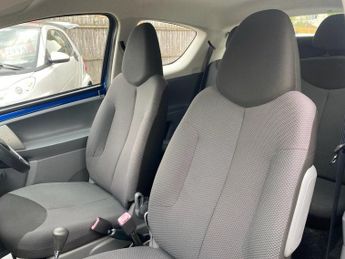 TOYOTA AYGO 1.0 VVT-i Blue Hatchback 3dr Petrol MultiMode Euro 4 (67 bhp)
