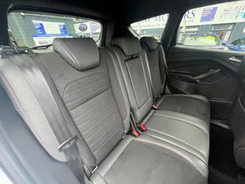 FORD KUGA 2.0 TDCi ST-Line SUV 5dr Diesel Powershift Euro 6 (120 ps)