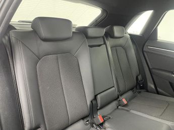 AUDI Q3 1.5 TFSI CoD 35 S line SUV 5dr Petrol S Tronic Euro 6 (s/s) (150