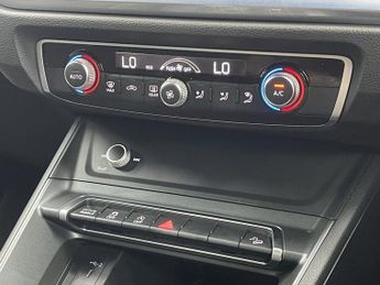 AUDI Q3 1.5 TFSI CoD 35 S line SUV 5dr Petrol S Tronic Euro 6 (s/s) (150