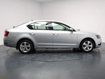 SKODA OCTAVIA 1.6 TDI SCR SE Technology Hatchback 5dr Diesel DSG Euro 6 (s/s) 