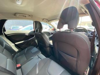 VOLVO V40 2.0 D3 SE Hatchback 5dr Diesel Geartronic Euro 5 (s/s) (150 ps)