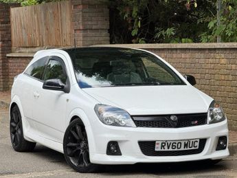 VAUXHALL ASTRA 2.0i 16v VXR Arctic Edition Hatchback 3dr Petrol Manual (221 g/k