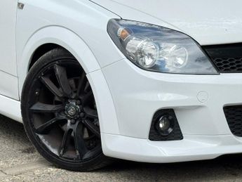VAUXHALL ASTRA 2.0i 16v VXR Arctic Edition Hatchback 3dr Petrol Manual (221 g/k