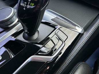 BMW 5 SERIES 4.4 M550i V8 Saloon 4dr Petrol Steptronic xDrive Euro 6 (s/s) (5