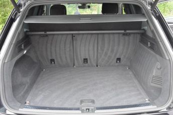 VOLKSWAGEN TOUAREG 3.0 TDI V6 R-Line Tech SUV 5dr Diesel Tiptronic 4Motion Euro 6 (